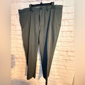 Haggar Gray
Cool18Pro Classic Fit
Pant Slacks 44×30